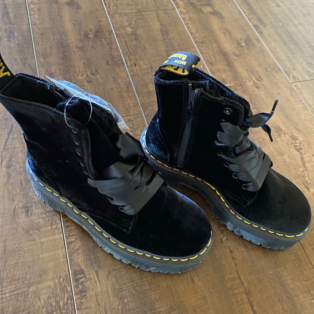 Dr. Martens Jadon Velvet - Picture 9 of 10